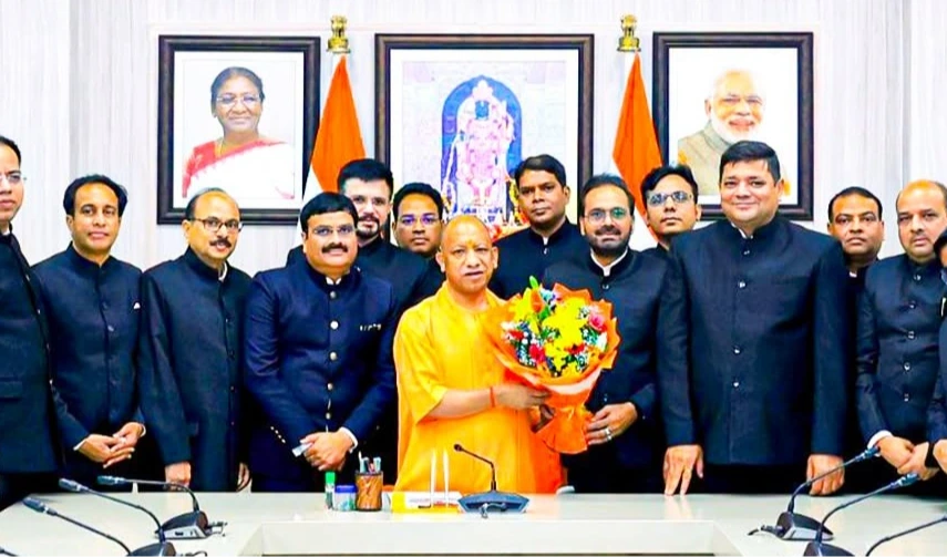 నూతన IAS అధికారులతో సీఎం యోగి ఆదిత్యనాథ్ భేటీ