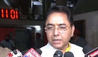 డ్రగ్స్ గ్యాంగ్‌స్టర్ల సమస్యపై రాజకీయం వద్దు: అమన్ అరోరా