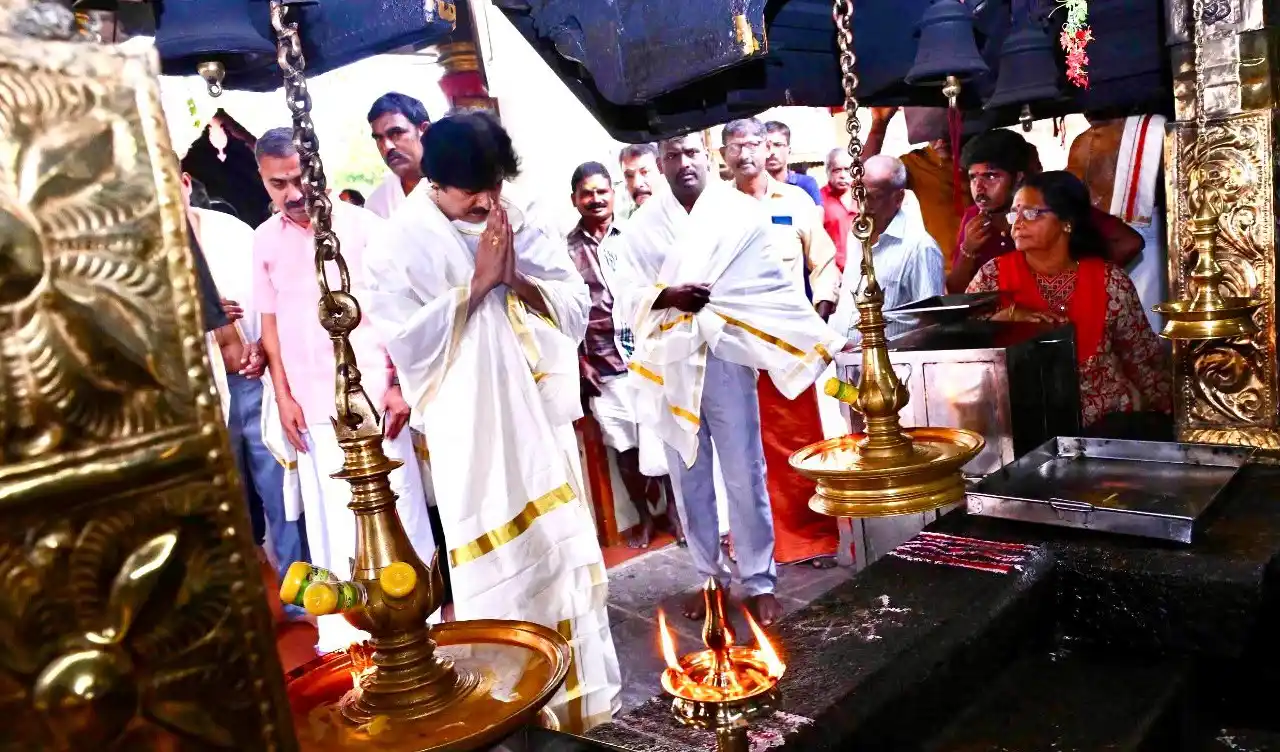 చెట్టికులంగర భగవతి అమ్మవారి సేవలో పవన్ కళ్యాణ్