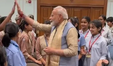 చిన్నారులతో రాఖీ వేడుకలు జరుపుకున్న ప్రధాని మోదీ