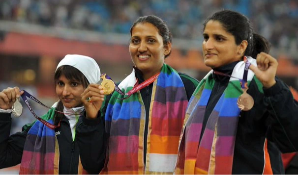 2010 CWGలో డిస్కస్ త్రోలో భారత్‌కు క్లీన్ స్వీప్