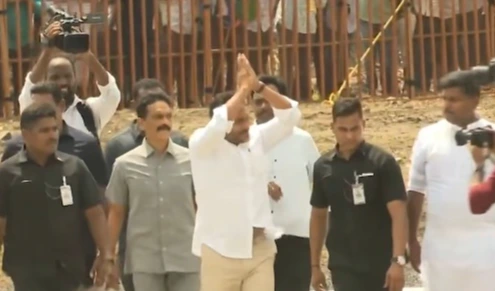 దేవరపల్లిలో జగన్‌కు ఘనస్వాగతం.. రైతుల రాక