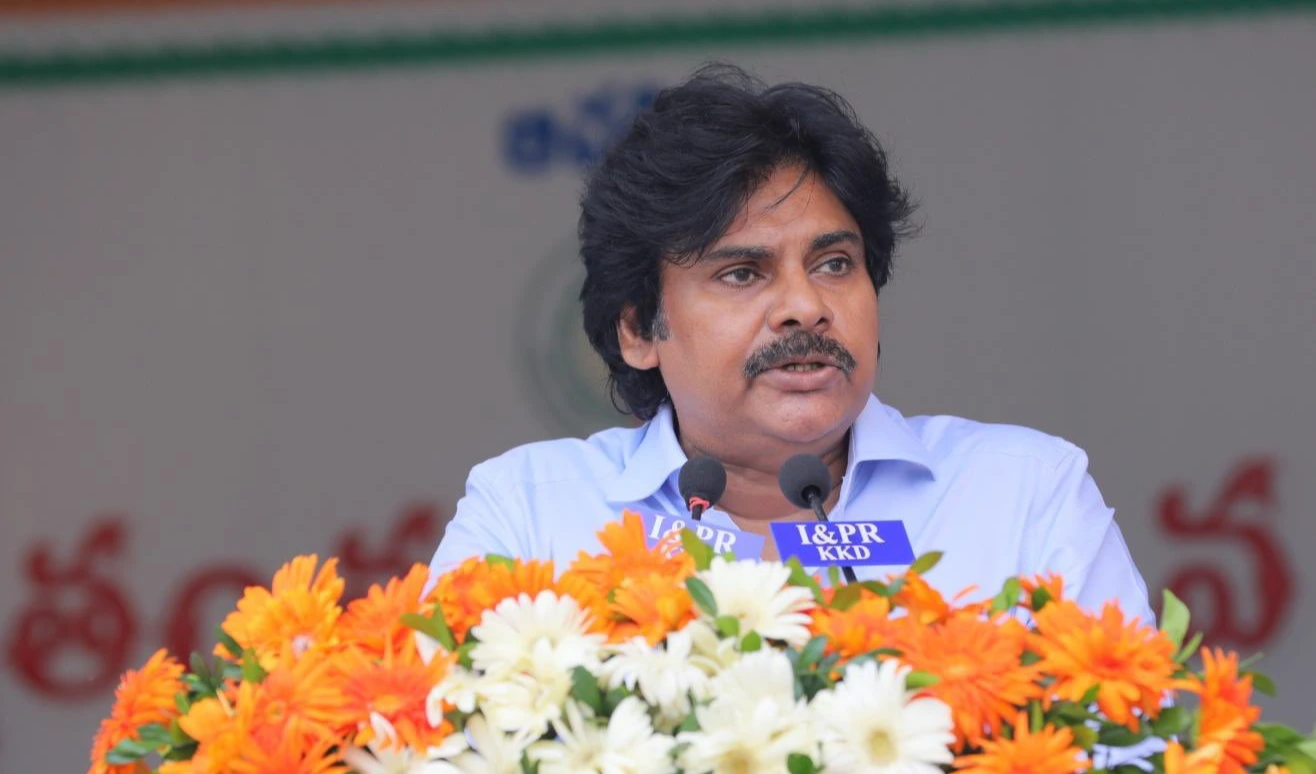 విధ్వంసం కాదు.. నిర్మాణమే యువత లక్ష్యం: పవన్