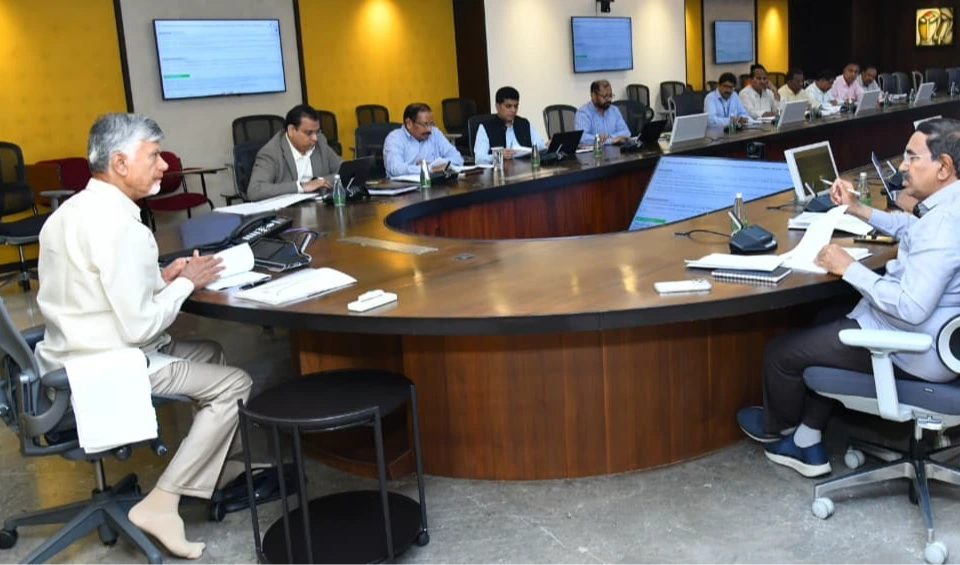 అమరావతి పనులపై సీఎం చంద్రబాబు సమీక్ష