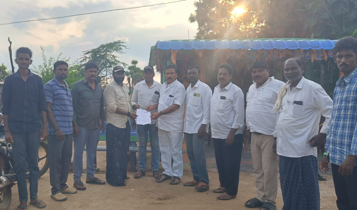 ఊర్లగూడెంలో ఎస్‌ఐఆర్ ఫారాల సేకరణపై సమీక్ష