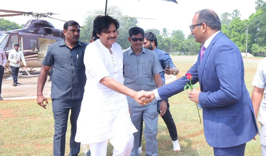 కాకినాడలో డిప్యూటీ సీఎం పవన్ కల్యాణ్‌కు ఘన స్వాగతం
