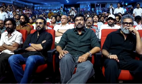 పెద్ది’ ఈవెంట్‌లో మెగాస్టార్ ఎంట్రీతో అభిమానుల సంబరం
