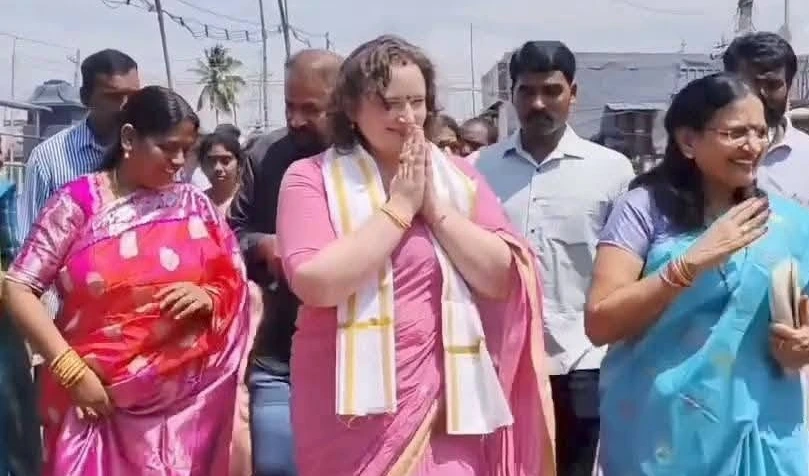 పిఠాపురం పాదగయ క్షేత్రంలో లెజినోవా ప్రత్యేక పూజలు
