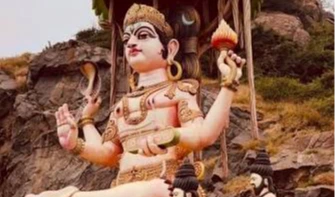 దక్షిణామూర్తి విగ్రహంలో మకరకుండలం విశిష్టత..