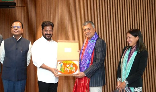 ఆక్స్‌ఫర్డ్‌ను హైదరాబాద్‌కు ఆహ్వానించిన రేవంత్ రెడ్డి