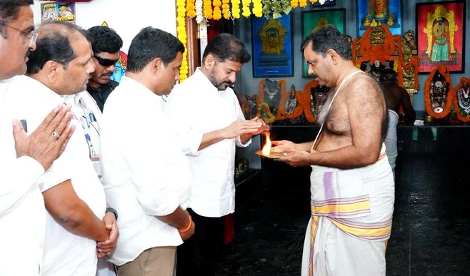 కొడంగల్ వెంకటేశ్వర ఆలయ పనులను పరిశీలించిన సీఎం