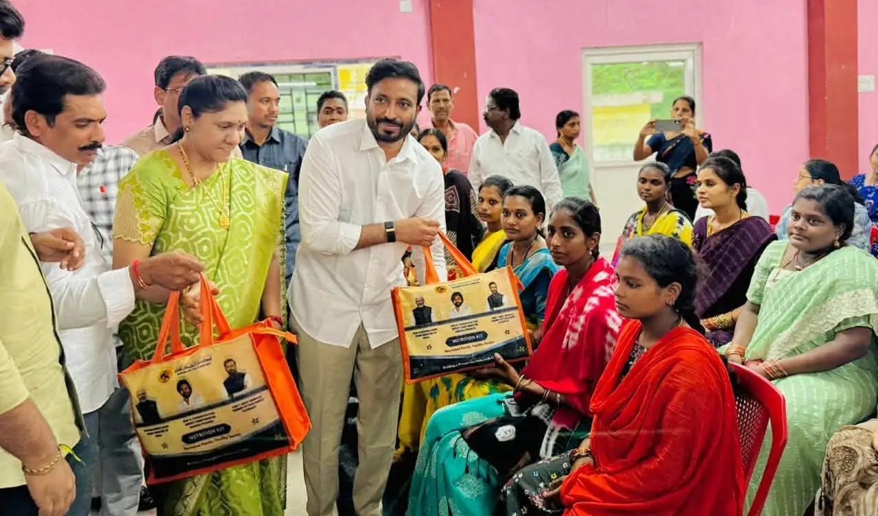 గర్భిణులకు పోషకాహార కిట్లు.. ఎంపీ ఉదయ్ శ్రీనివాస్