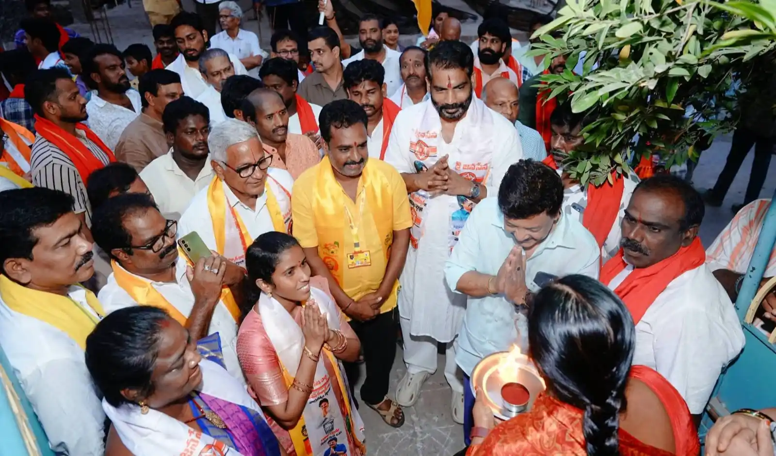 నిడదవోలులో మంత్రి కందుల దుర్గేష్ ఎన్నికల ప్రచారం
