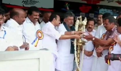 కేరళ సీఎం చేతుల మీదుగా నెహ్రూ ట్రోఫీ ప్రారంభం