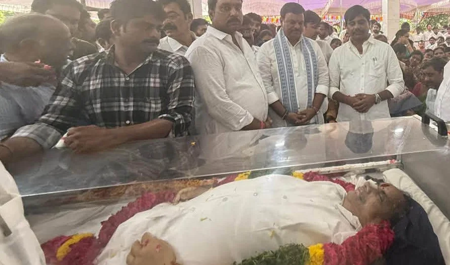 కిర్లంపూడిలో ముద్రగడకు తుది వీడ్కోలు ఏర్పాట్లు