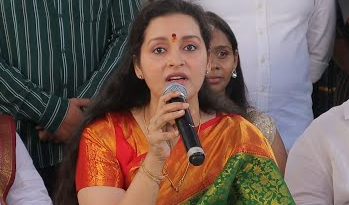 Renu Desai as Mother-in-Law Role :  రేణు దేశాయి: సెకెండ్ ఇన్నింగ్స్‌లో కొత్త అత్త పాత్రలో తెరపై!
