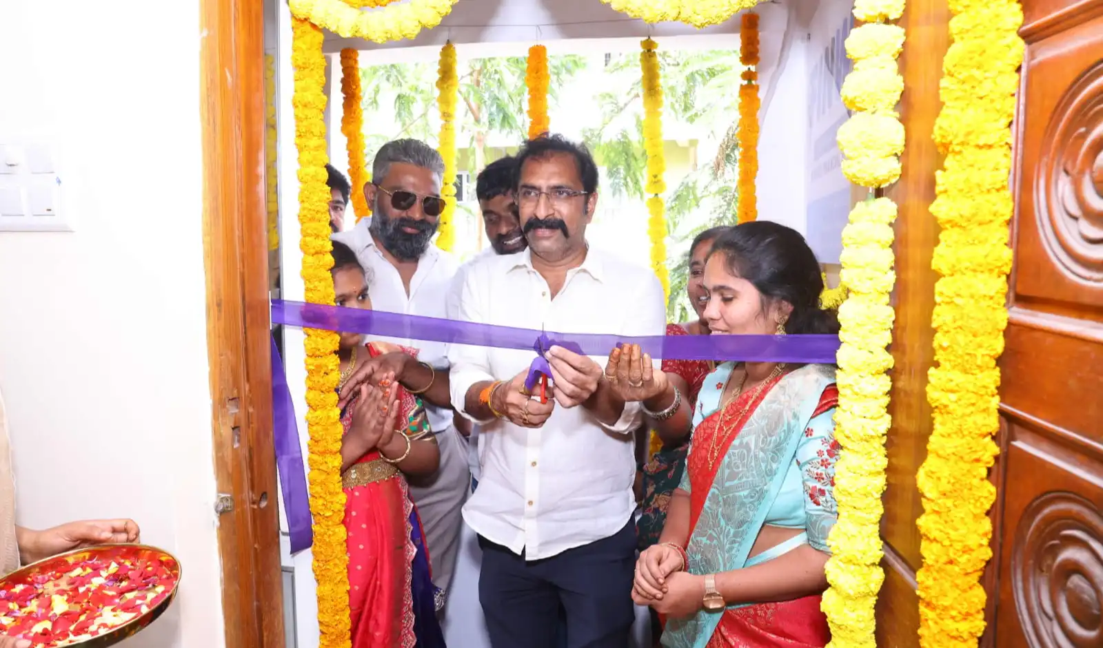 ద్వారకానగర్‌లో పిన్ విజ్ లోన్స్ సంస్థ ప్రారంభం
