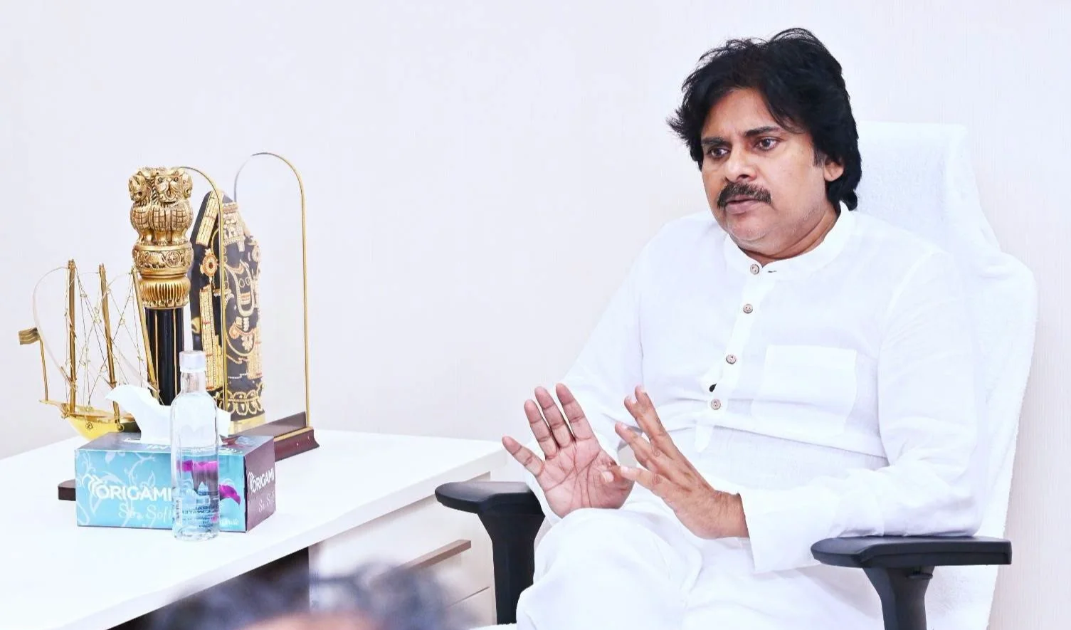 రేపు కేరళకు పవన్ కల్యాణ్.. 20 రోజుల చికిత్స