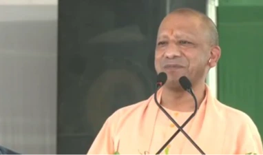 అఖిలేశ్ యాదవ్ ప్రజలకు క్షమాపణ చెప్పాలి: యోగి