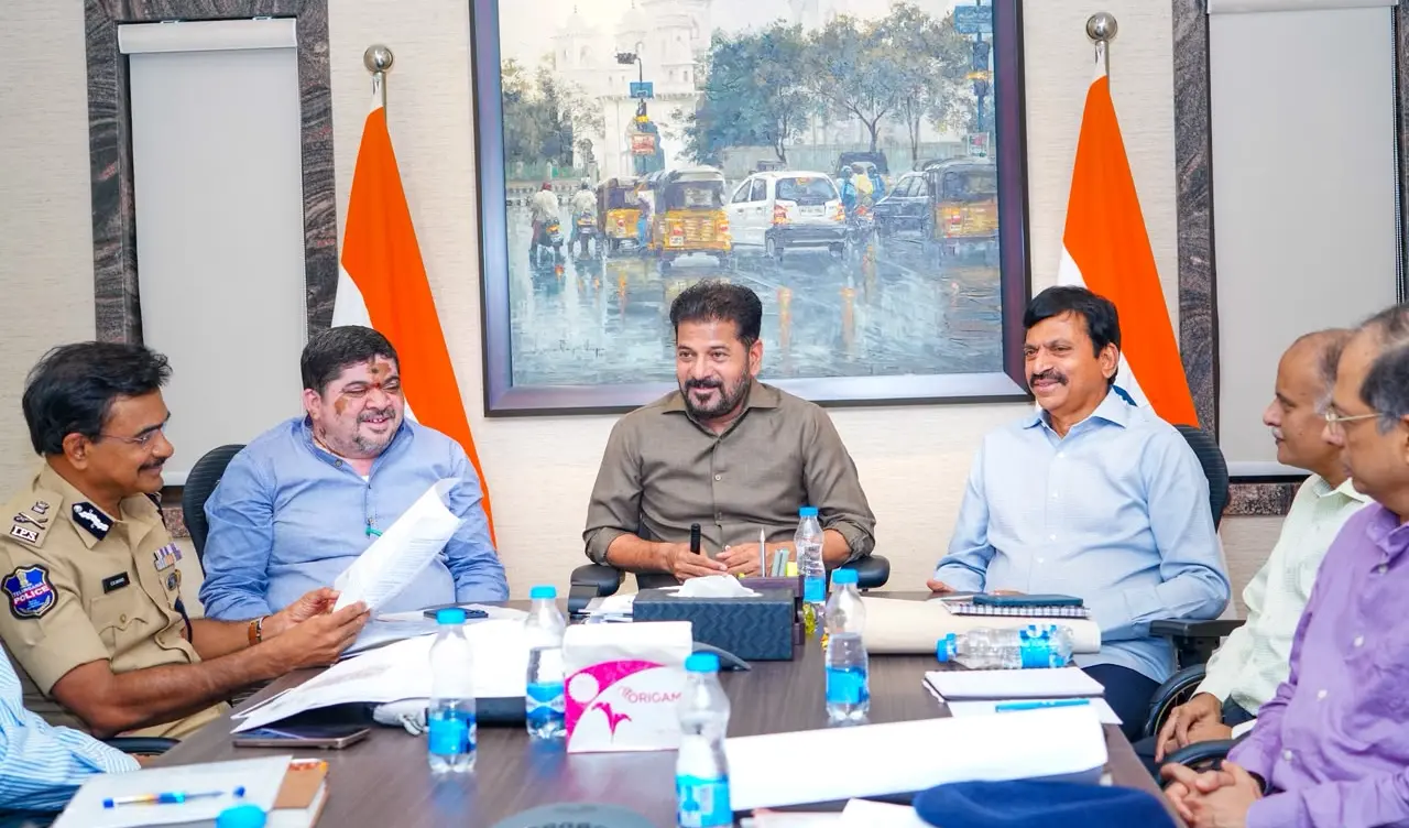 జనావాసాల మధ్యే ఇందిరమ్మ ఇండ్లు: సీఎం రేవంత్