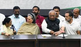 సీఈసీ జ్ఞానేశ్‌ కుమార్‌ రాజీనామా చేయాలి: మమతా బెనర్జీ
