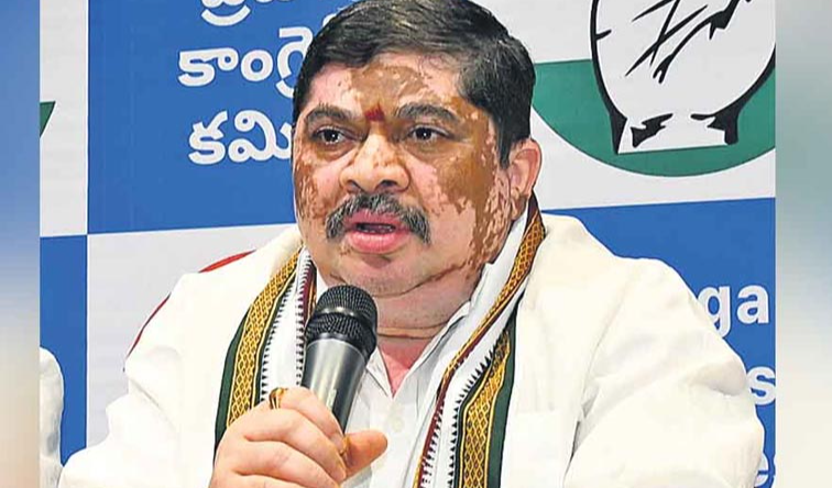 ponnam prabhakar -   పవన్‌పై పొన్నం ఫైర్.. తెలంగాణ ఎవరి జాగీరు కాదని ఘాటు వ్యాఖ్యలు