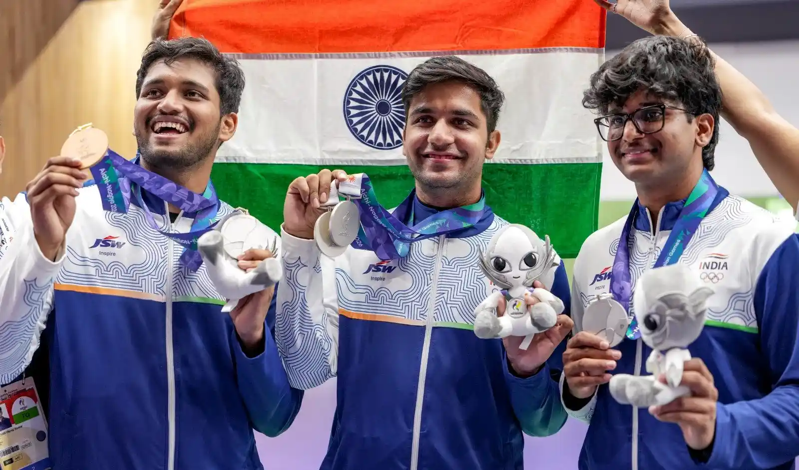 ఆసియా క్రీడల్లో రజతం.. షూటర్లకు మోదీ అభినందనలు