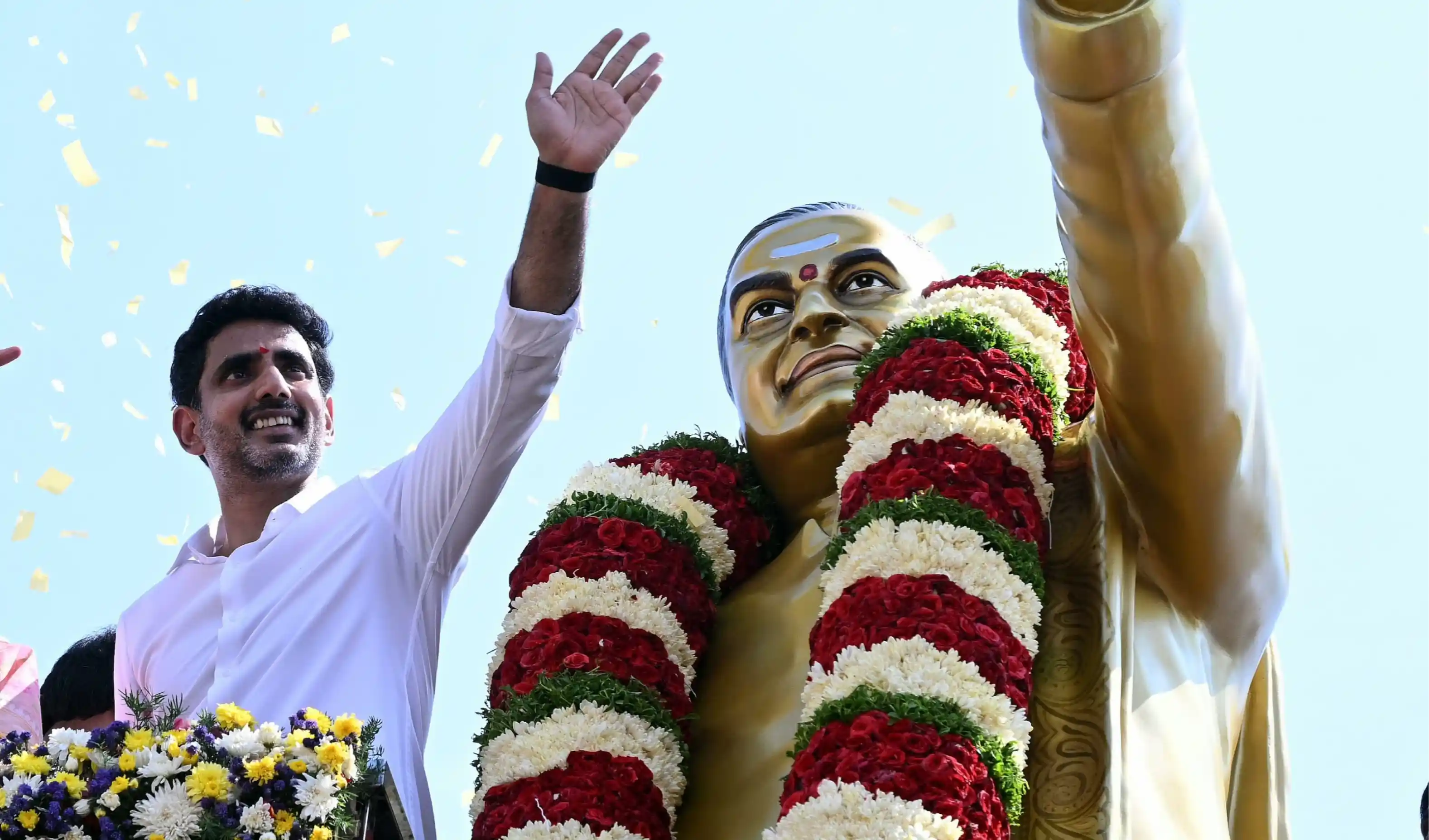 ఎన్టీఆర్ కాంస్య విగ్రహాన్ని ఆవిష్కరించిన లోకేష్